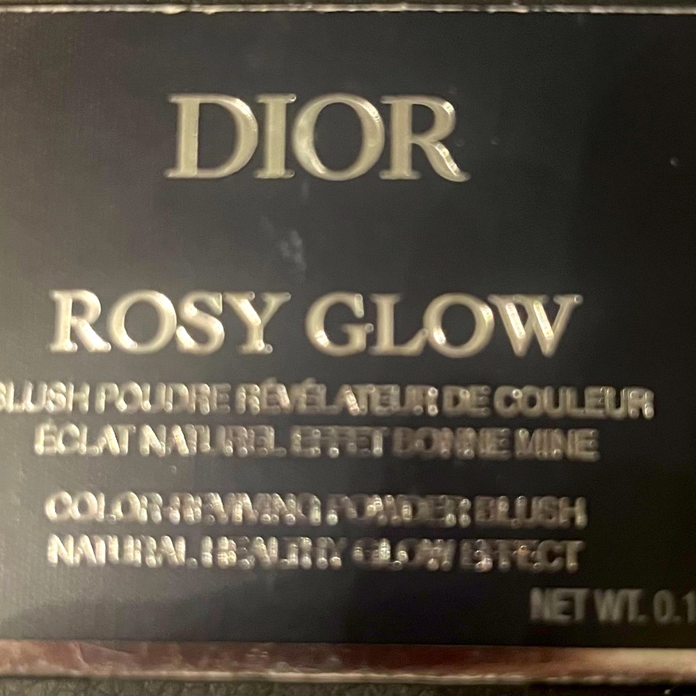 Dior
Rosy Glow Blush               Color:020 Mahogany - Picture 2 of 3